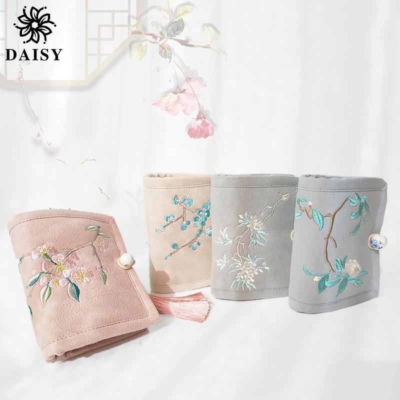 Ví ngắn cầm tay vải thêu tay tinh tế Phong cách cổ trang Ví tiền nữ thêu hoa mai Bóp đựng tiền, thẻ Daisy