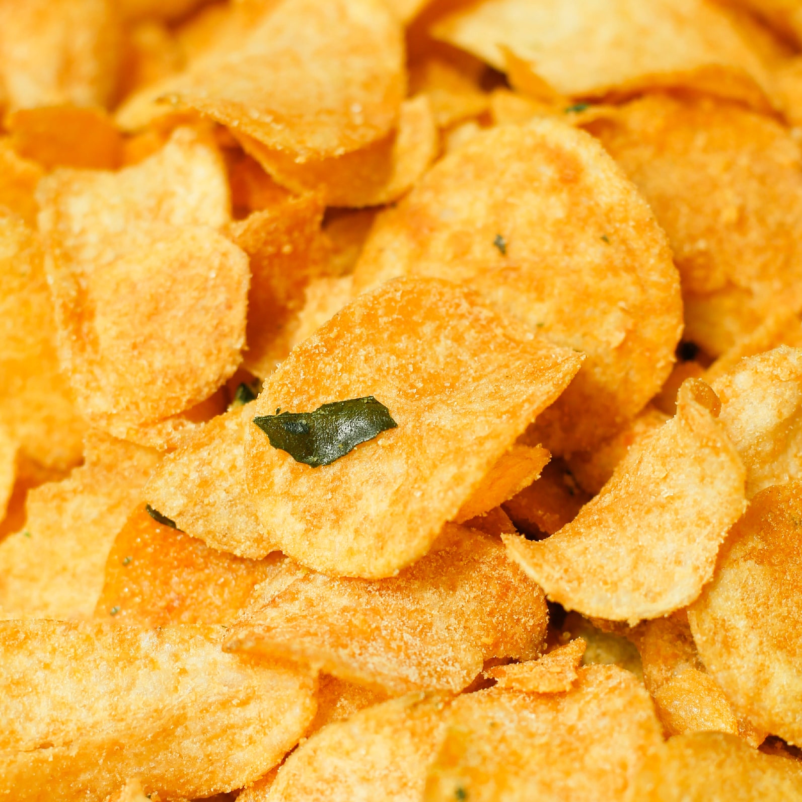 Khoai tây trứng muối 105g IRVINS - Small IRVINS Salted Egg Potato Chips