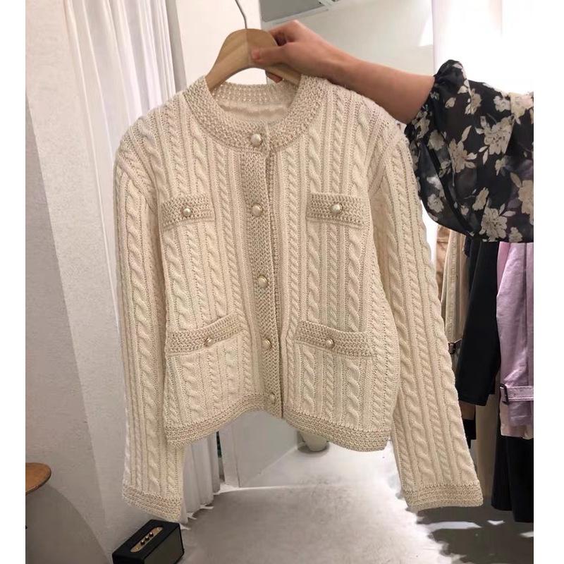 MS471 Áo len cổ tròn cúc ngọc sang trọng