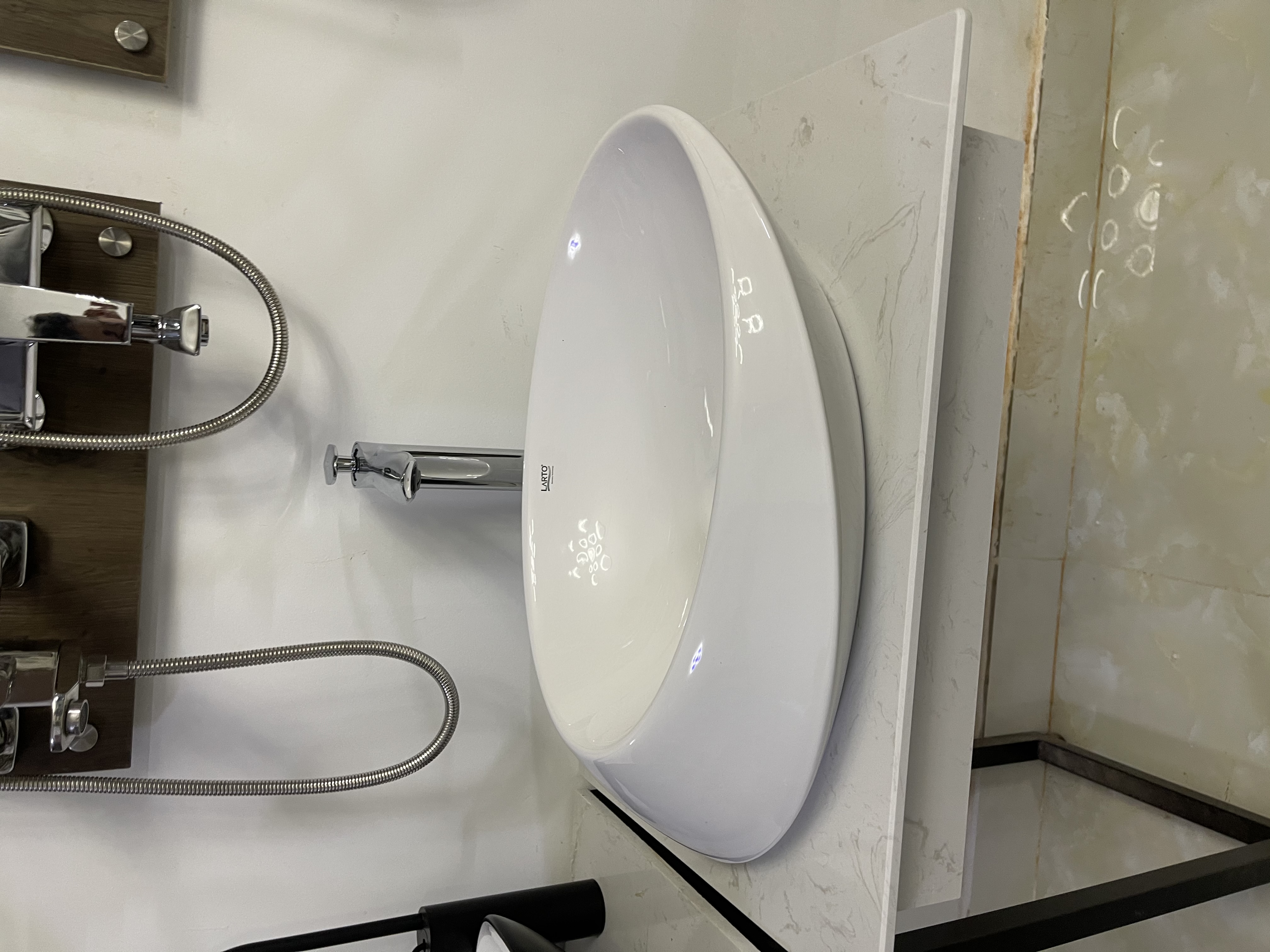 Lavabo đặt bàn nghệ thuật ( bảo hành 10 năm)