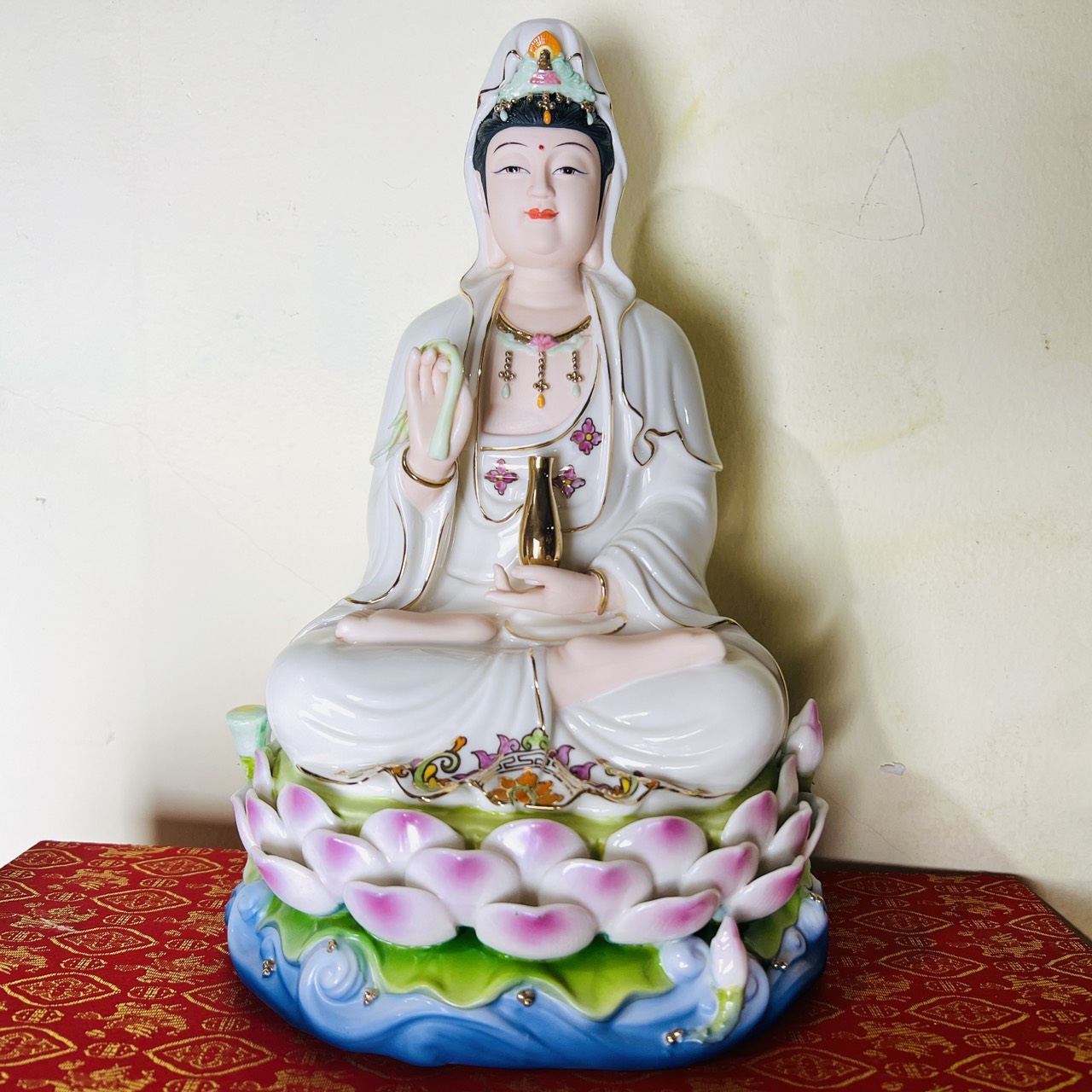 Tượng Quan Âm gốm sứ cao cấp ngồi trên đài sen cao 30cm