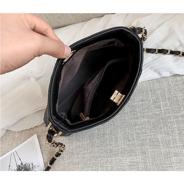 Túi đeo chéo nữ màu đen phong cách HT8