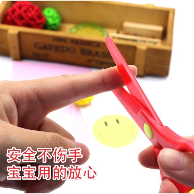 Bộ cắt giấy thủ công - Luyện cho bé sự khéo tay và sáng tạo có kèm kéo an toàn