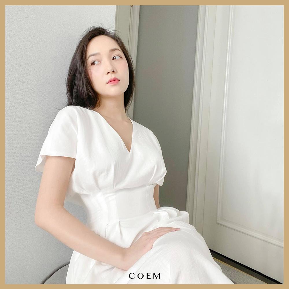 Đầm Trắng Dài Qua Gối Cổ Xẻ Chữ V Chiết Eo CO EM Chất Liệu Linen Premium Cao Cấp Thiết Kế Phù Hợp Đi Làm Đi Hẹn Hò
