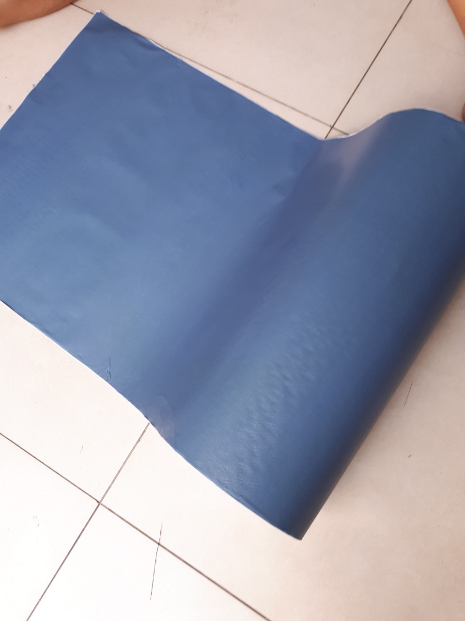 GIẤY DÁN TƯỜNG KHỔ 45CMX10M XANH DƯƠNG ĐẬM NHÁM