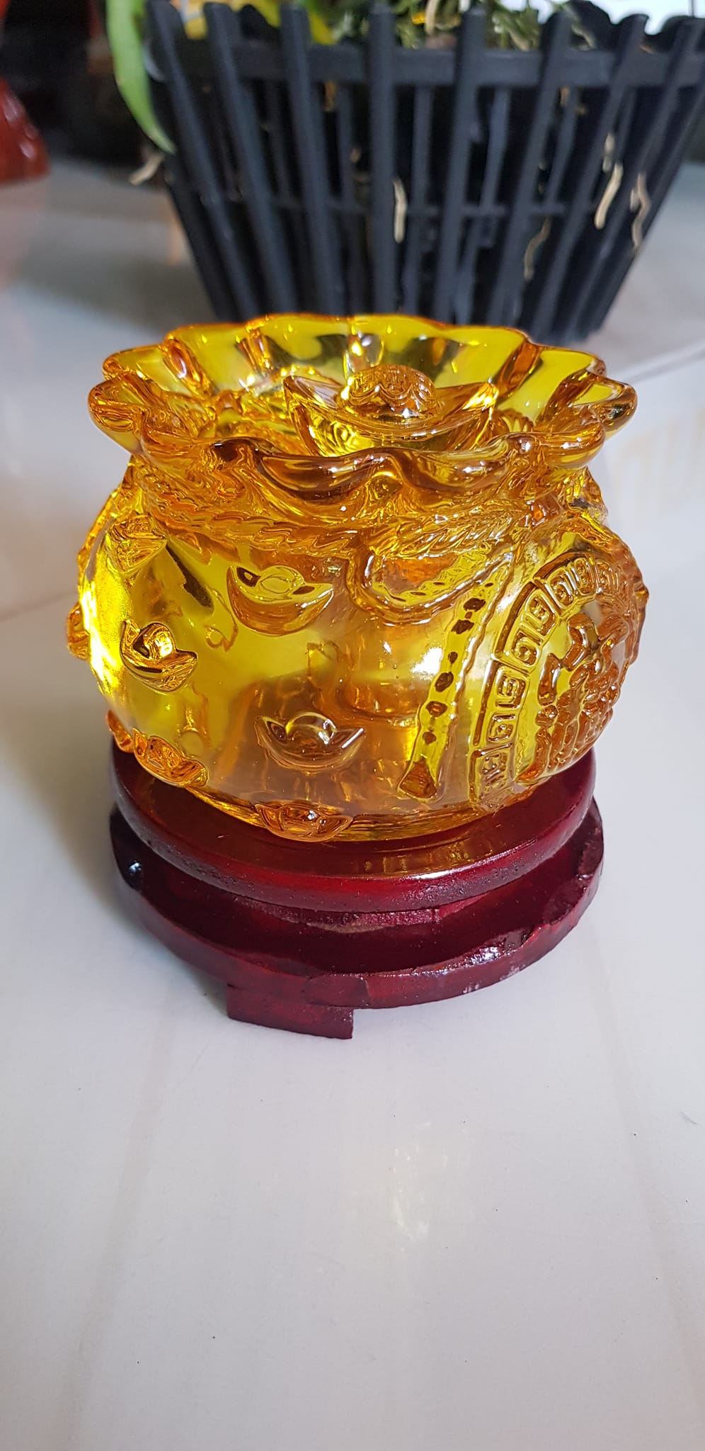 Tượng Phong Thủy Thố tụ tài mới miệng kiểu màu vàng anh tài lộc 10 thỏi xiền vàng đá lưu ly tự nhiên đế gỗ size trung đk 11cm x Cao 11cm cả đế x thố cao 7,5cm Hợp ANh Chị Mệnh Kim Thổ Thuỷ đặt bàn làm việc bàn thờ thần tài ạ