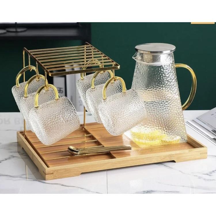 COMBO BỘ BÌNH ĐỰNG NƯƠC UỐNG 6 CỐC KÈM GIÁ TREO VÀ KHAY TRE CAO CẤP