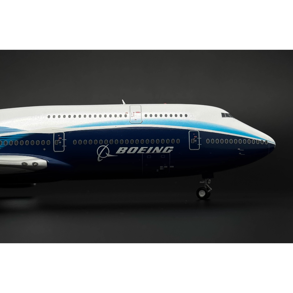 Mô hình máy bay Boeing 747 dài 46 cm KAVY có nhạc và đèn kèm chân đỡ bằng hợp kim và nhựa sạc android