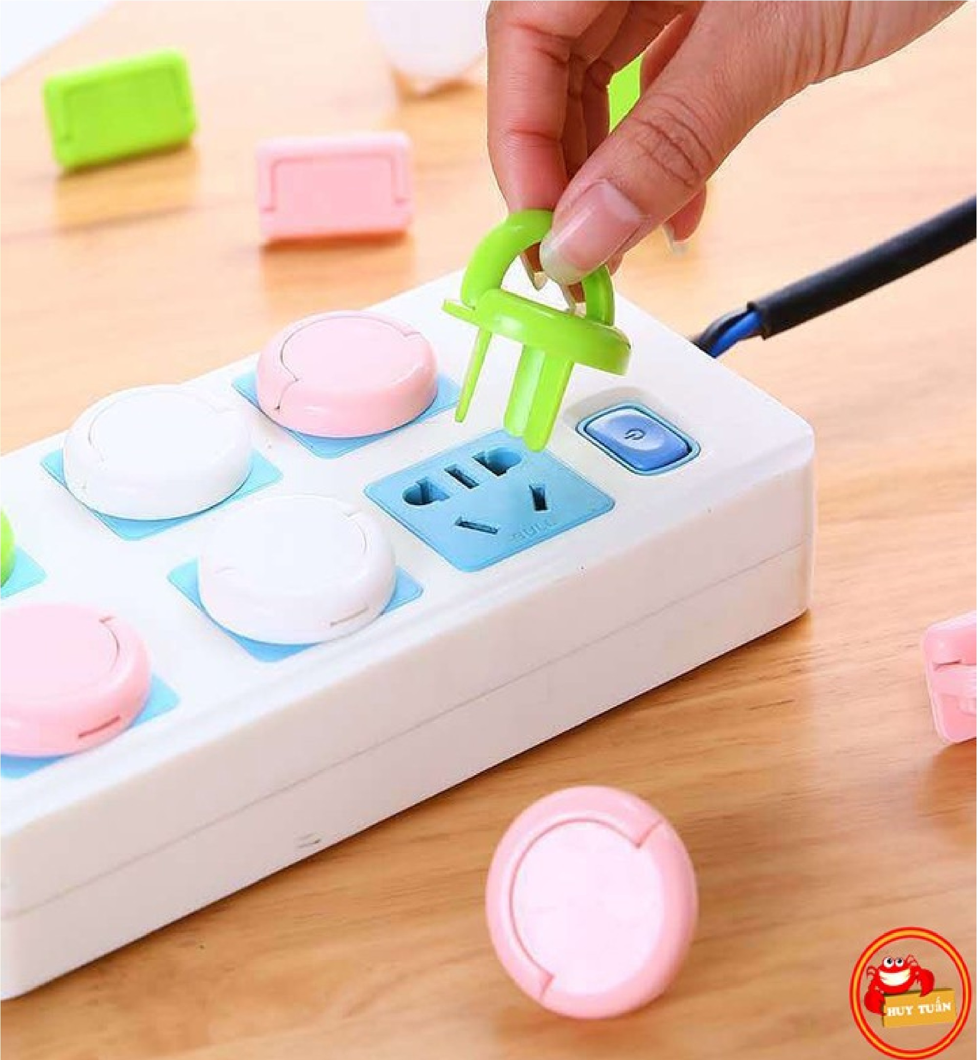 Set 10 nút bịt ổ điện 2 chấu có tay cầm
