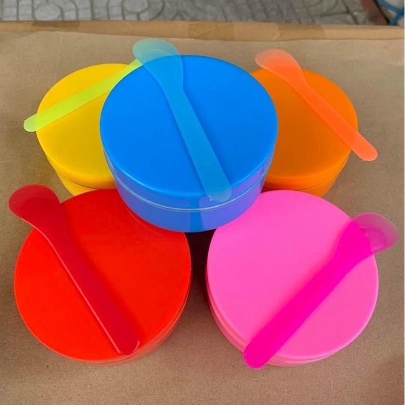 Hủ 200g-giao màu ngẫu nhiên-tặng muỗng múc kem