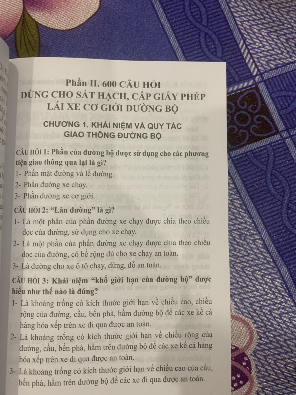 sách học  600 Câu Hỏi Dùng Cho Sát Hạch, Cấp Giấy Phép Lái Xe Cơ Giới