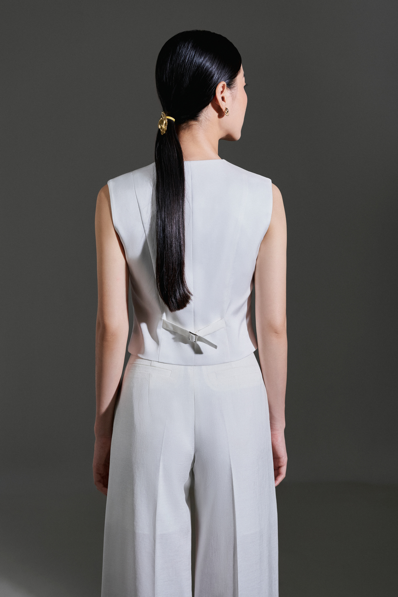 Áo gile form xuông ôm TOVE màu trắng thiết kế cao cấp WHITE CHIC