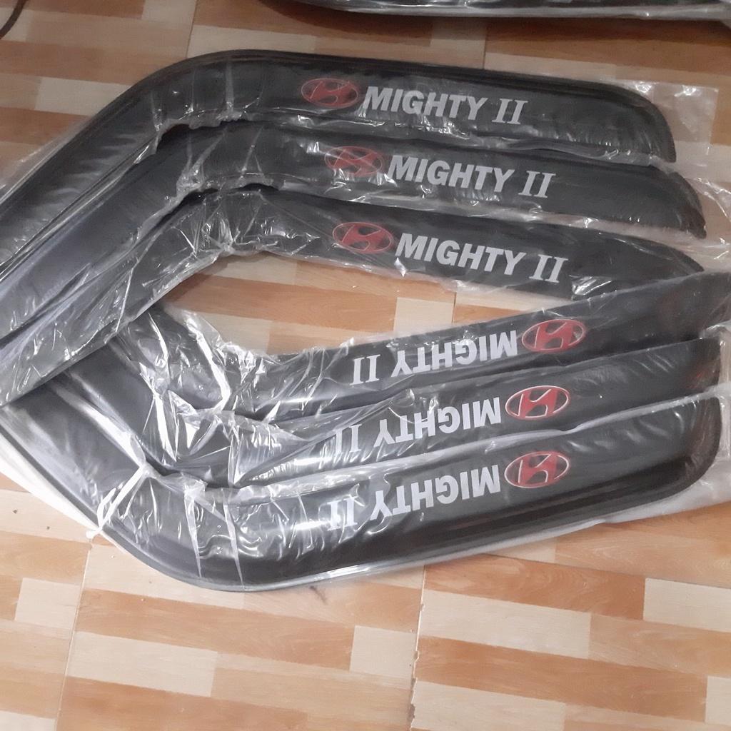 Bộ vè che mưa cao cấp dành cho xe tải Hyundai Mighty .