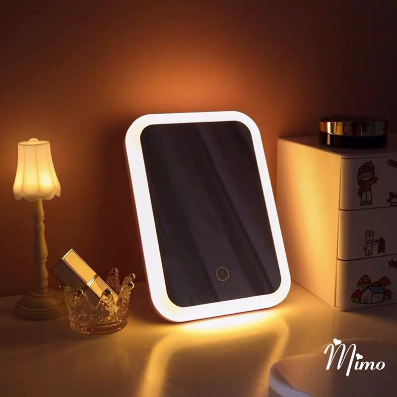 Gương trang điểm đèn led 3 màu màn hình cảm ứng siêu nét kích thước 18x13x2cm để bàn tiện lợi xinh xắn