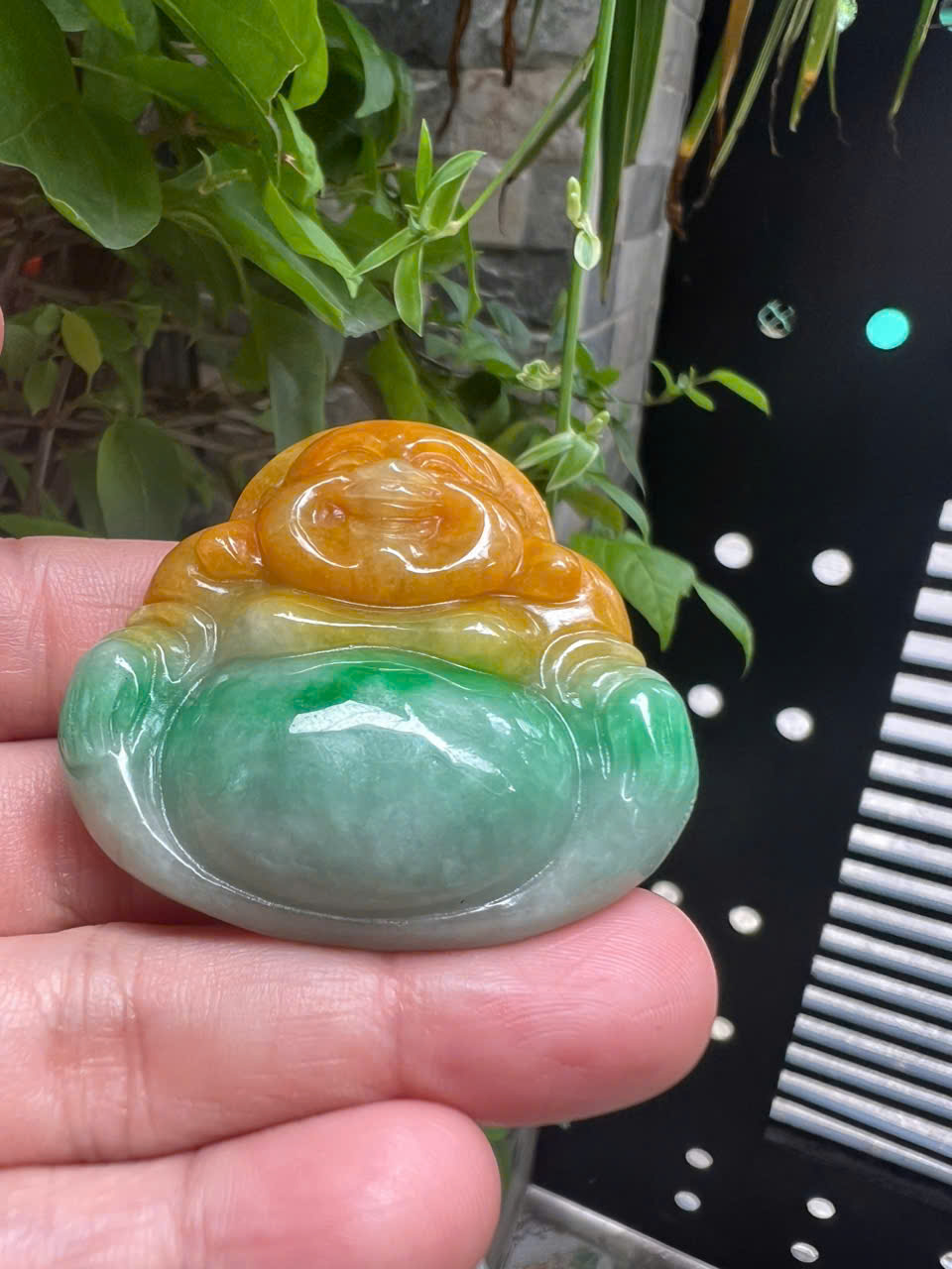 Mặt dây chuyền Phật Di Lặc Cẩm Thạch Vàng Xanh tự nhiên mới đẹp Kt Cao 49mm Ngang 49mm Dầy 12mm Nam Nữ về bọc vàng lên đeo tốt đẹp ạ