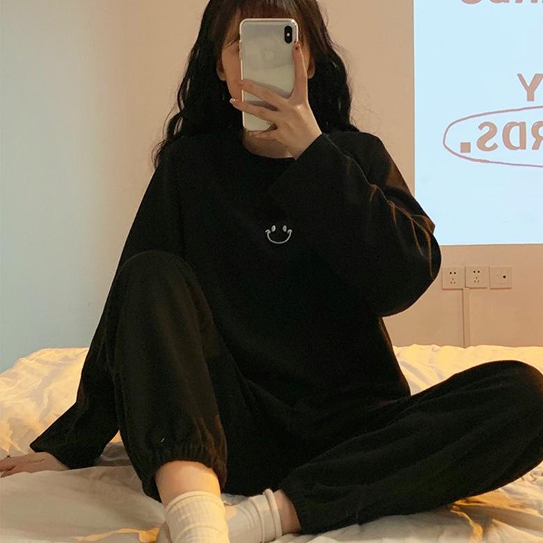 Set đồ nữ dài tay xinh, đồ bộ nữ kèm quần Jogger mix áo thun dài tay thu đông thêu hình mặt cười dễ thương giá rẻ BO006