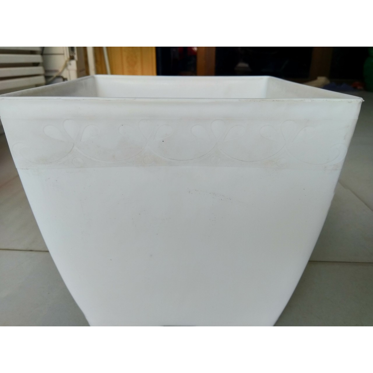 Chậu vuông trồng cây cảnh màu trắng