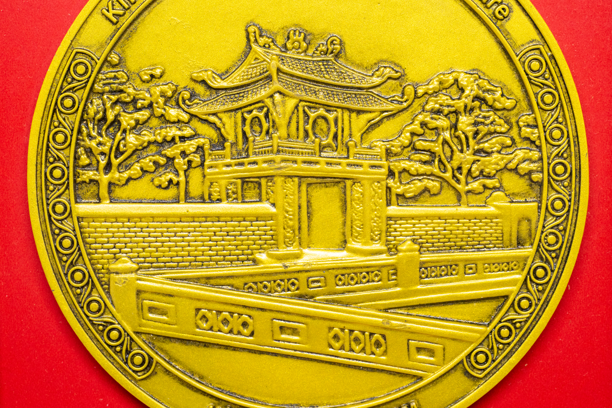 Tranh đồng chạm khảm nổi hình Khuê Văn Các