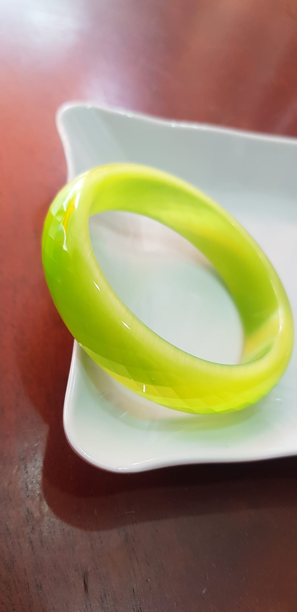 Vòng tay bản hẹ đá mắt mèo giác xanh đợt chuối tươi sáng mới đẹp lạ vòng Ni 55mm x Cao 15mm x dầy 7mm nữ mệnh mộc mệnh hoả 52kg - 56kg đeo rẻ đẹp