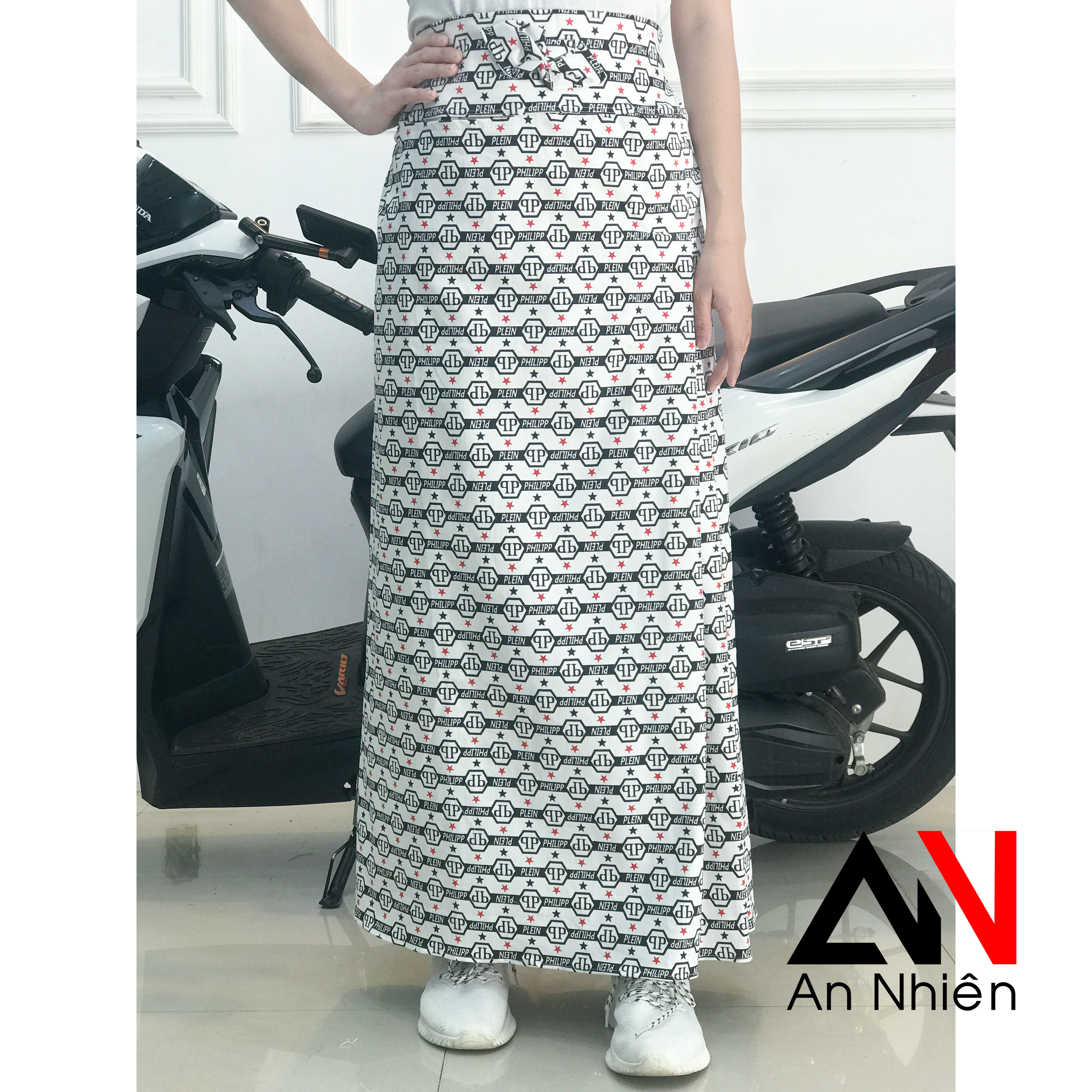 Váy chống nắng loại một tà vải kaki mềm mại co giãn có túi phía trước tà xòe rộng dài cố định bằng miếng dán kết hợp nút bấm