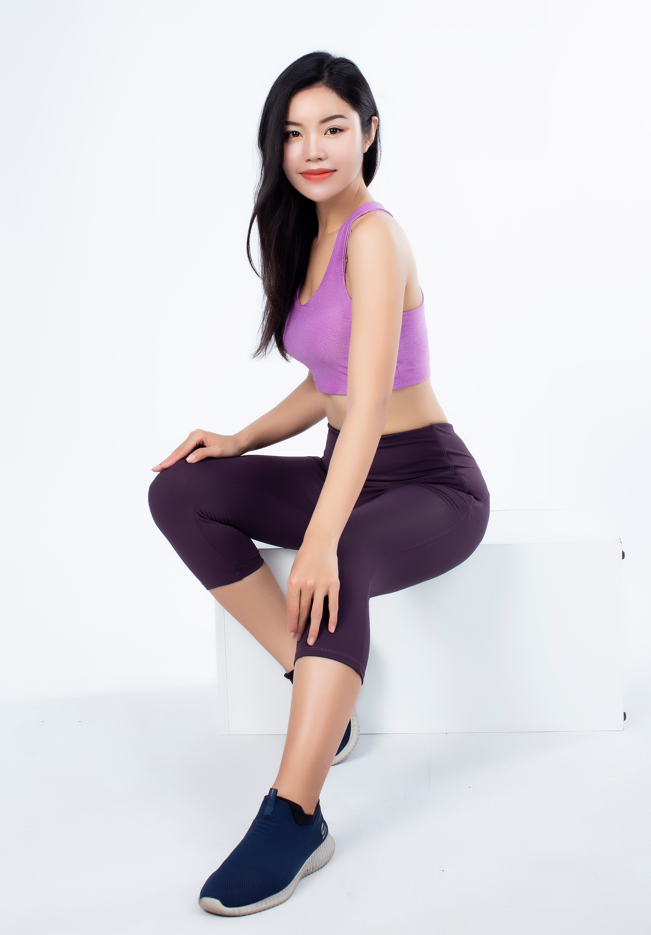 Bộ tập thể thao nữ áo croptop tím quần lửng - BTL01