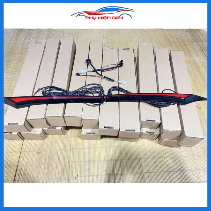 Ốp tay cốp sau có đèn led cho CX5, CX-5 2018-2019-2020-2021 ánh sáng đỏ trang trí xe