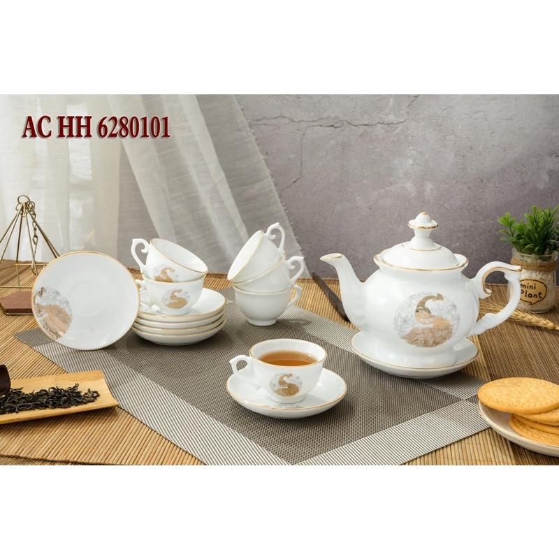 Bộ ấm trà men trắng ngà, họa tiết vẽ vàng. Gốm sứ Bát Tràng.
