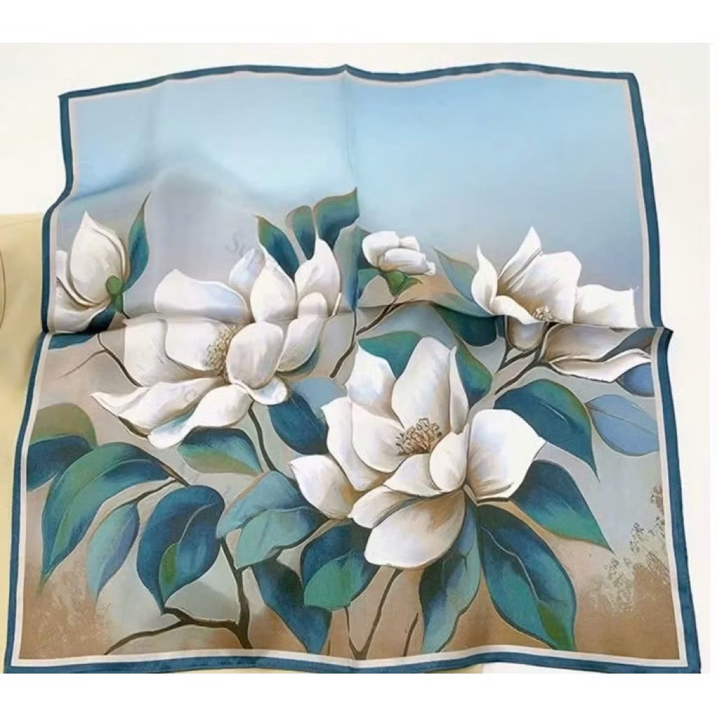 KHĂN QUÀNG CỔ LỤA HÌNH VUÔNG THỜI TRANG