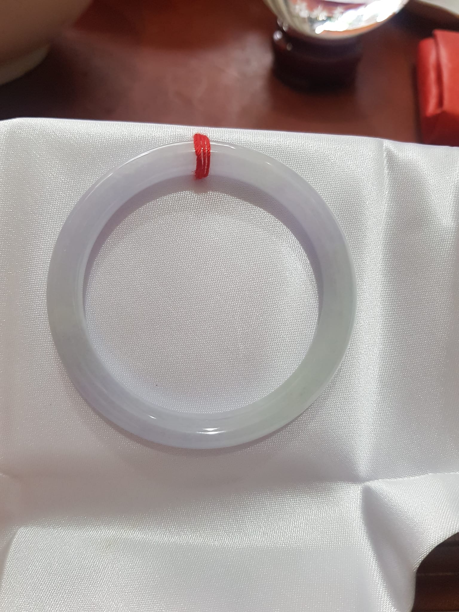 Vòng cẩm thạch Tự nhiên Tím A Trắng 49mm x 6,8mm Vòng màu tím nhẹ trắng vòng đẹp Nữ mệnh Kim Thủy 45kg - 50kg ạ