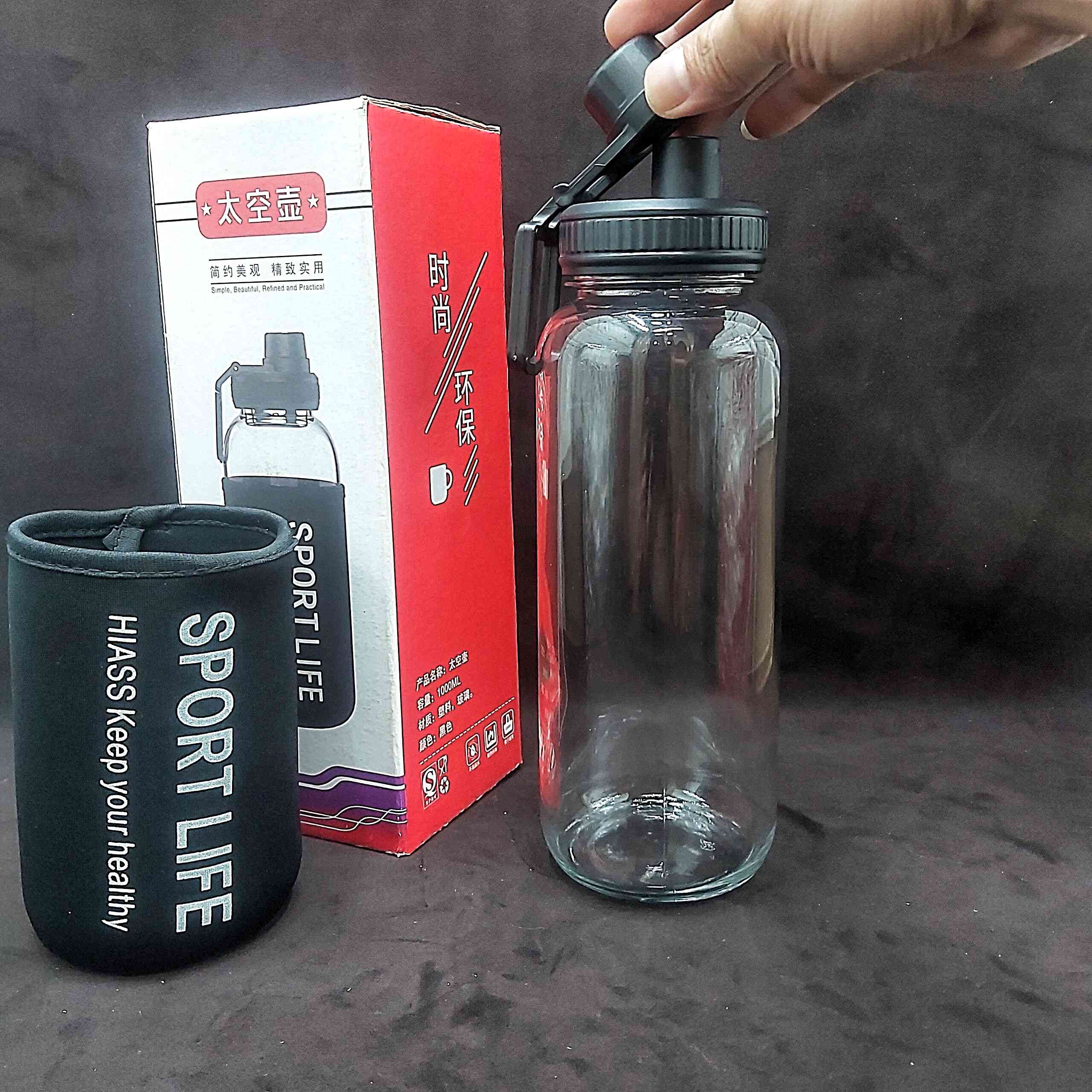 Chai Thủy Tinh đựng nước 1000ml SPORT LIFE - Nắp nhựa đen có quai, gioăng cao su – tặng kèm túi vải Spandex