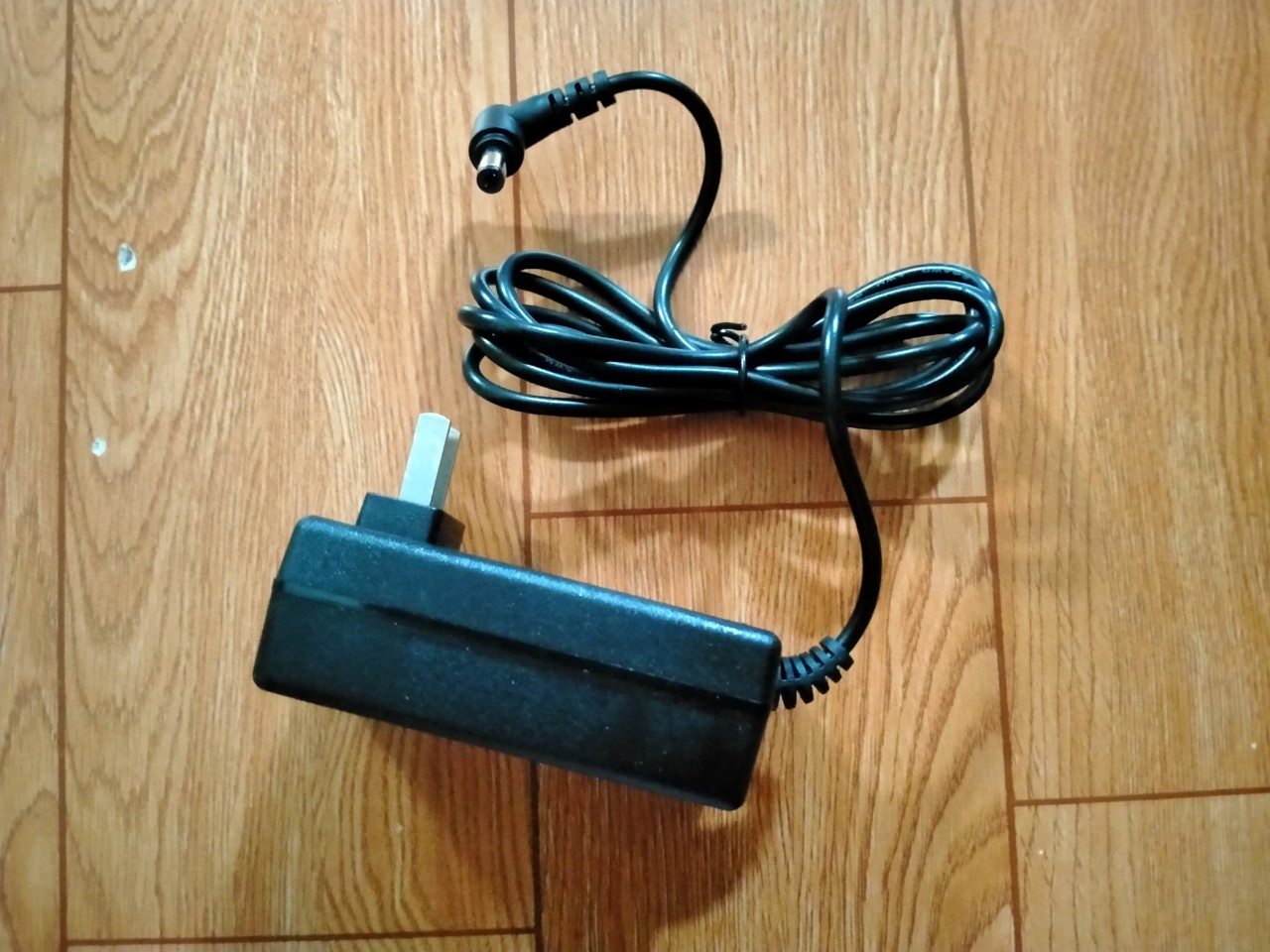 Bộ chuyển đổi nguồn AC100V-240V/50HZ-60HZ sang DC12V-5A