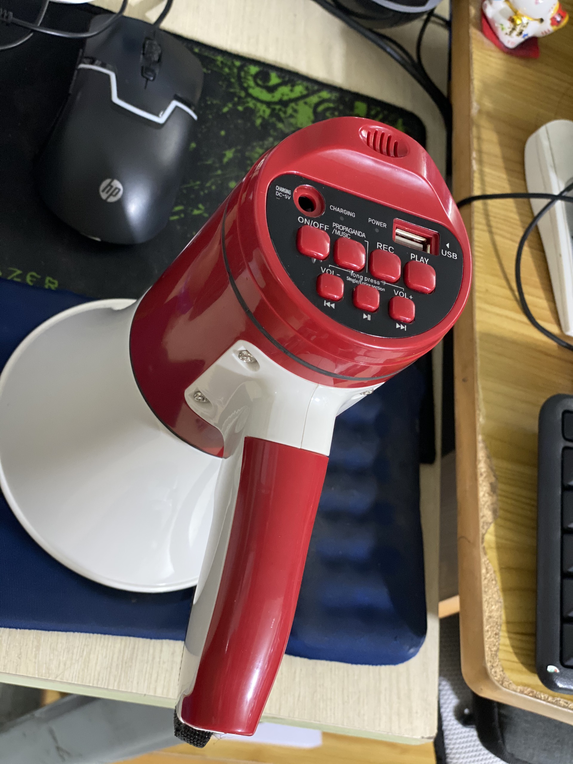 Loa phóng thanh cầm tay cao cấp có USB