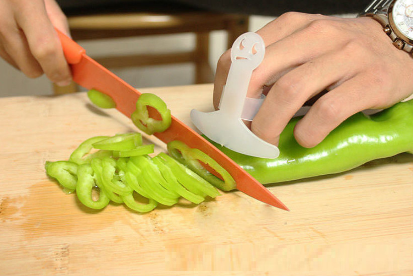 Miếng nhựa xỏ ngón bảo vệ ngón tay, chống đứt tay khi thái, cắt lát thực phẩm khi vào bếp GD419-BVngonnhua