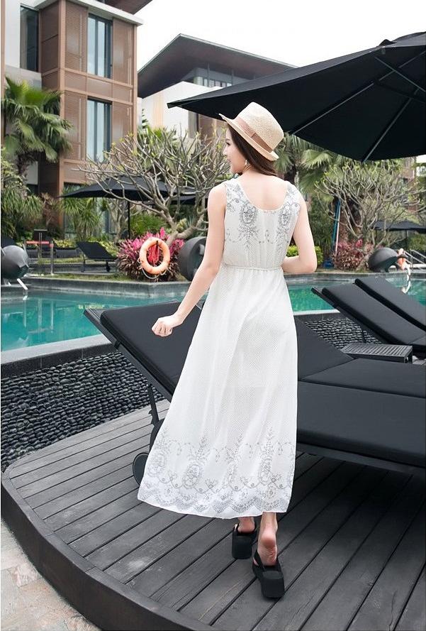 Thướt tha, nữ tính với váy - đầm dài đi biển NH25