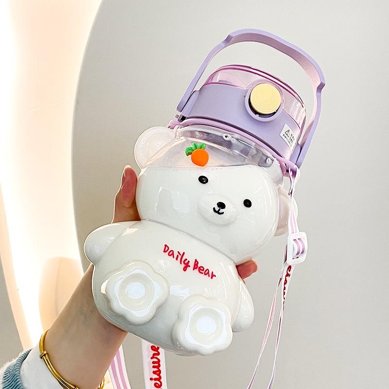 KOSUYTU] Bình Đựng Nước 1200 ml Kèm Ống Hút Hình Gấu Dễ Thương - Có Quai Đeo Và Tay Cầm Tiện Dụng, Đa Năng - Nắp Khoá Chắc Chắn Dễ Sử Dụng - Hàng Chất Lượng KST