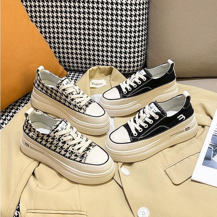 Little white shoes 2022 spring new inner heightening thick bottomed muffin shoes versatile popular casual canvas women's shoes