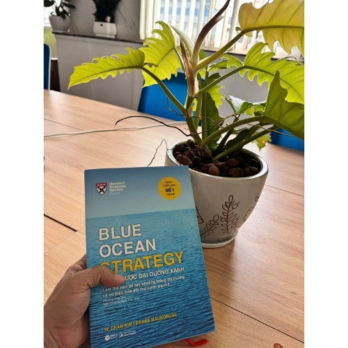Chiến Lược Đại Dương Xanh – Nghệ thuật tạo ra thị trường không cạnh tranh