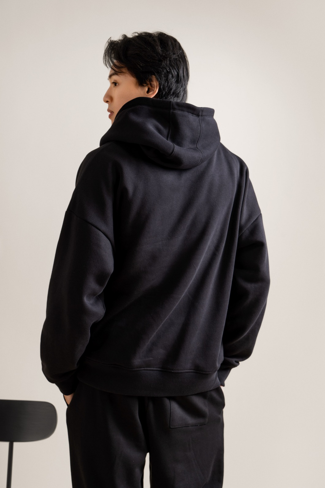 Áo Hoodie ROUTINE Unisex Có Túi Mũ In Chữ Form Loose màu đen - 10F23HODU003 | LASTORE MENSWEAR
