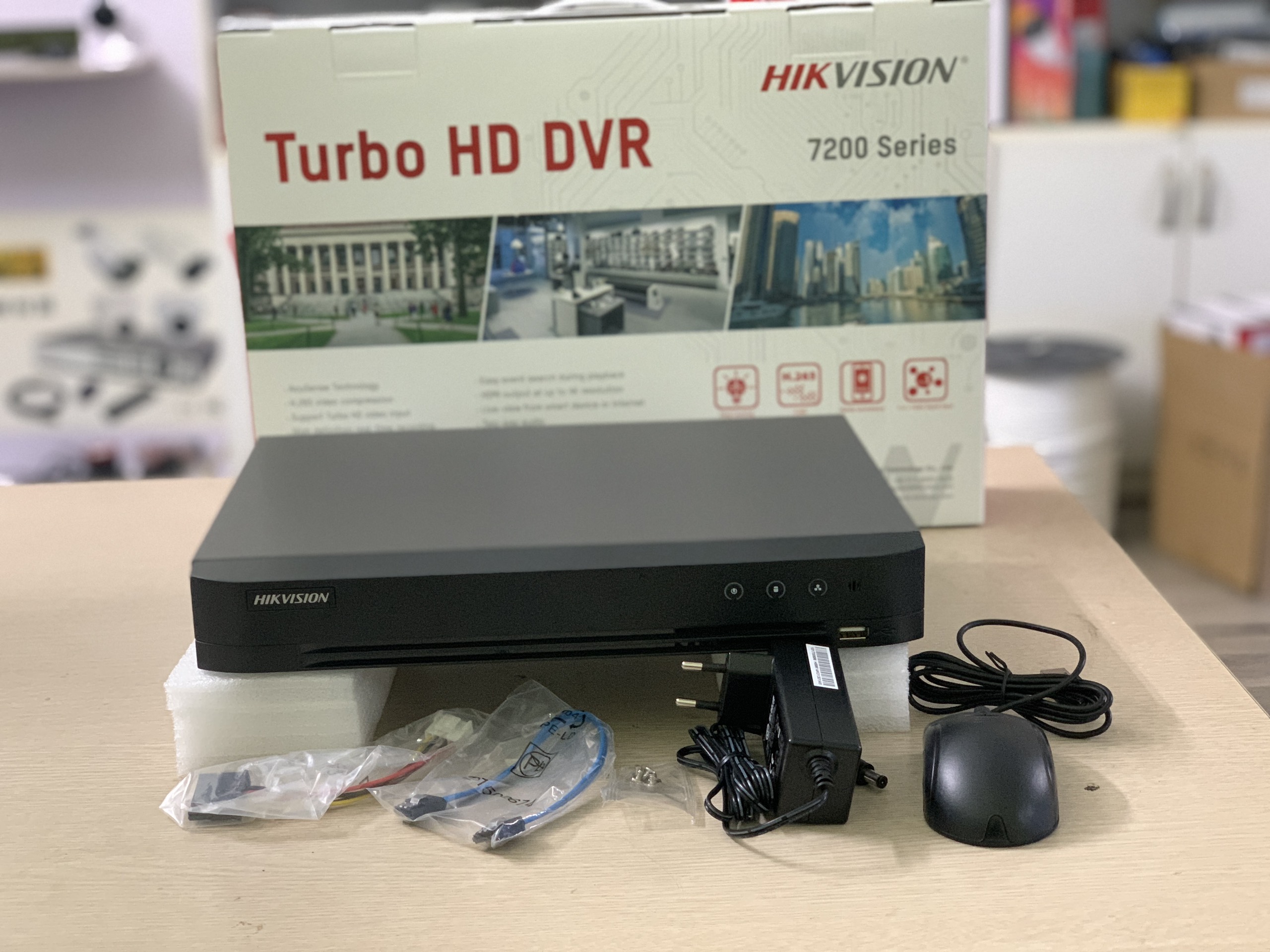 Đầu Ghi Hình Camera HD TVI 8 Kênh Turbo 4.0 Hikvision DS-7208HQHI-K2 - Hàng chính hãng