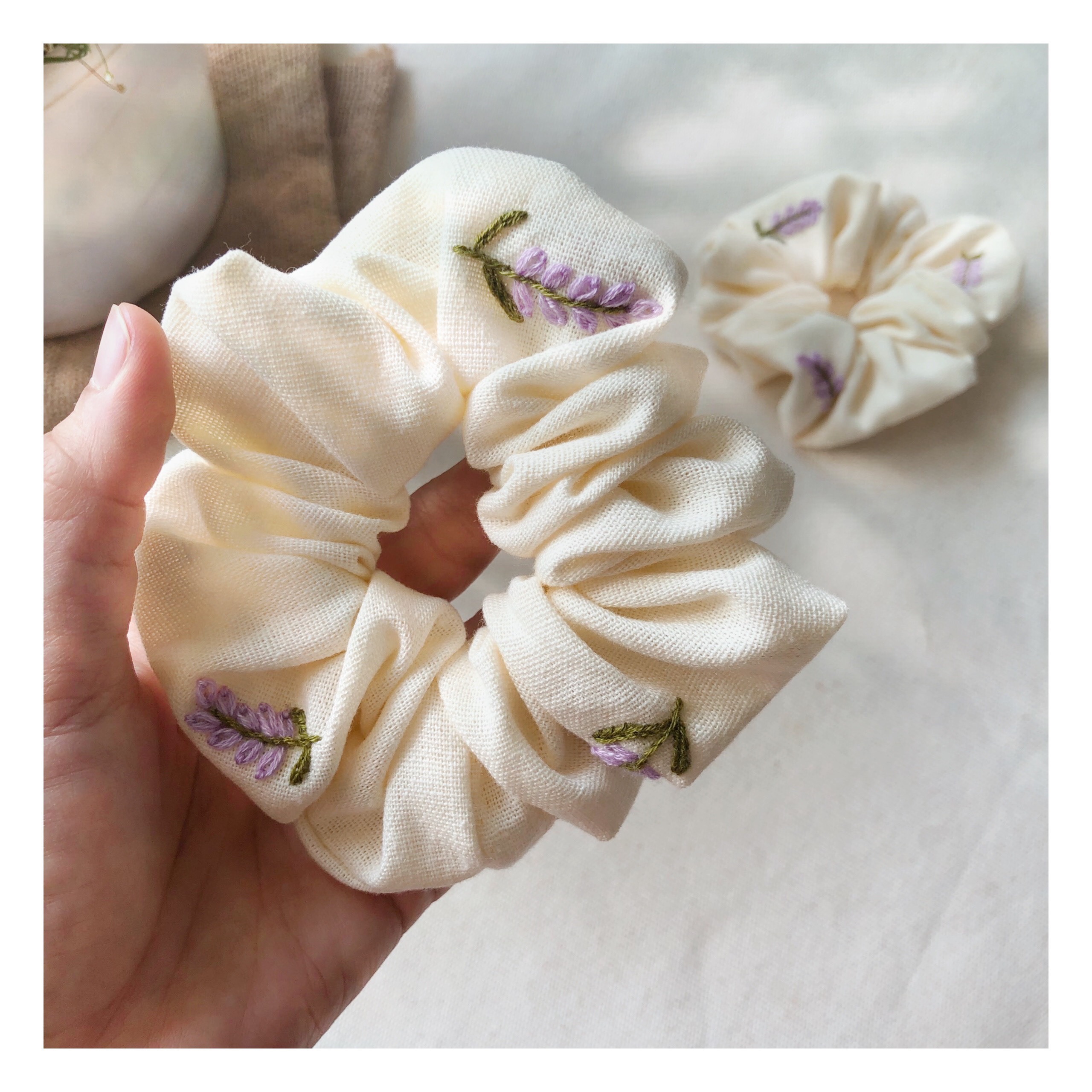 SET QUÀ TẶNG NẾN THƠM, HOA, TRÀ, CỘT TÓC LINEN THÊU TAY, HỘP QUÀ TẶNG BẠN GÁI, QUÀ TẶNG SINH NHẬT, VALENTINE