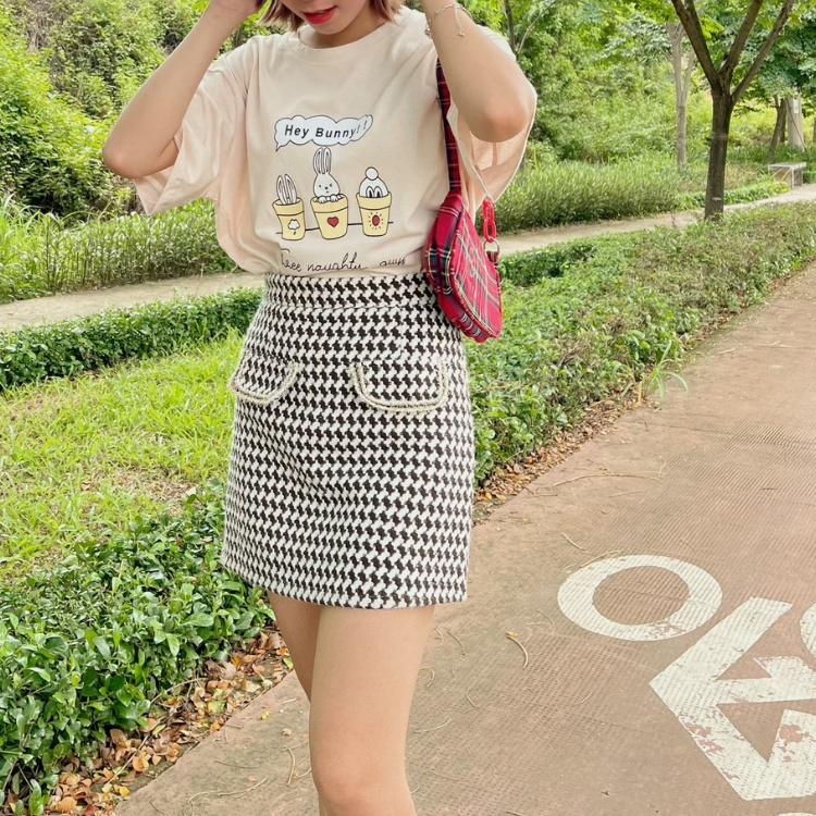Chân Váy Ngắn Đắp Chéo Phối Nút