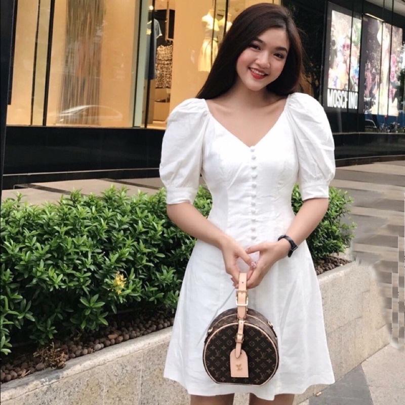 Đầm trắng cổ V nút bọc
