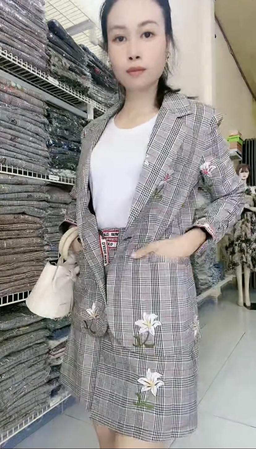 Set vest công sở và chân váy thêu vintage retro