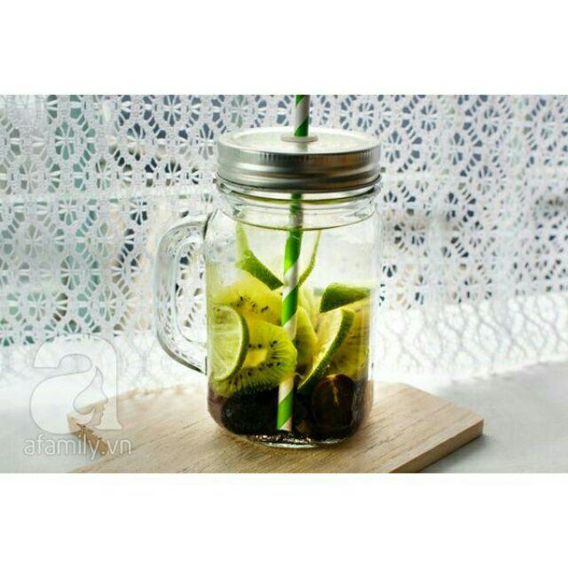 Cốc thủy tinh có quai đựng nước 450ml nắp lỗ