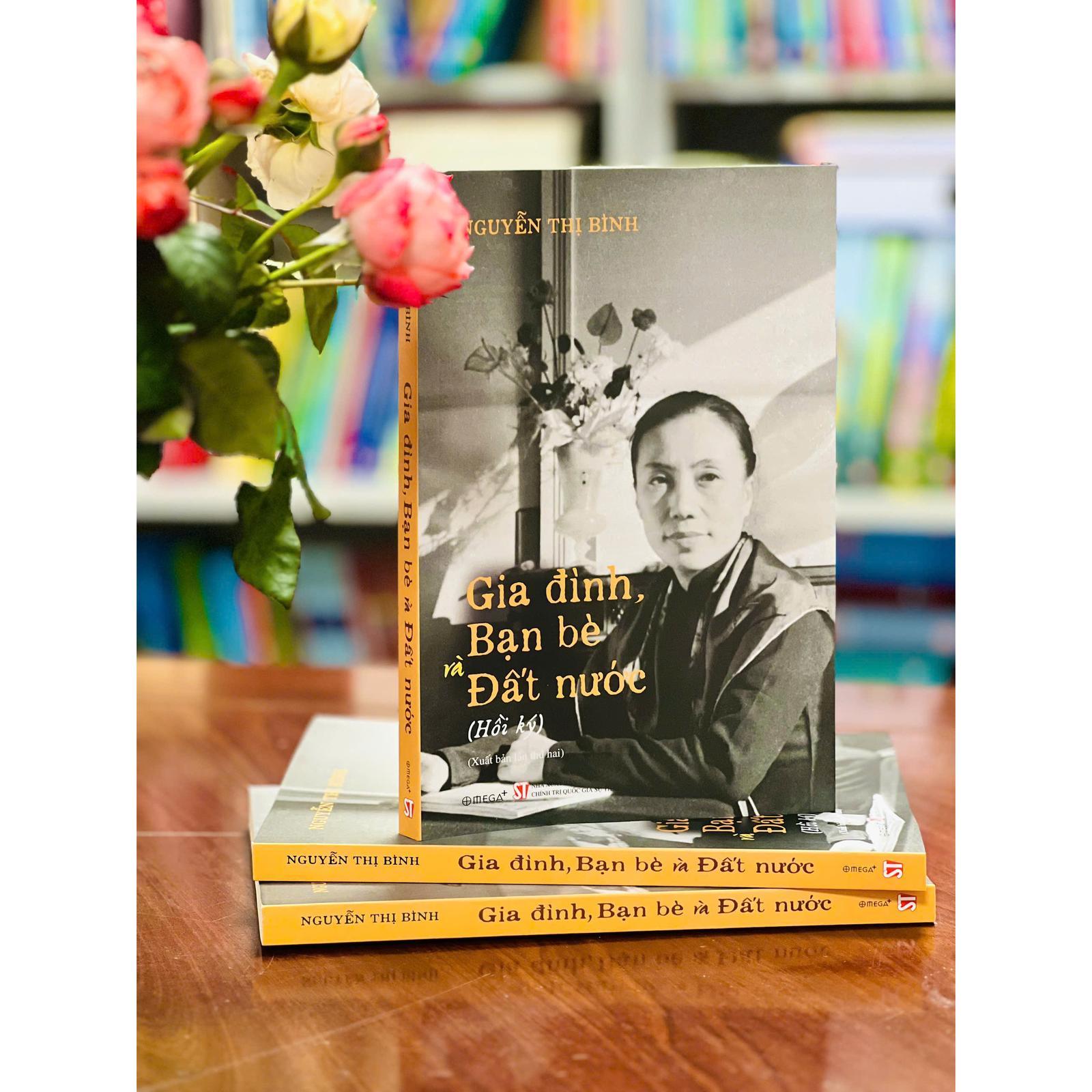Gia Đình, Bạn Bè Và Đất Nước (Hồi Ký Nguyễn Thị Bình) - Bìa Cứng - Bản Quyền