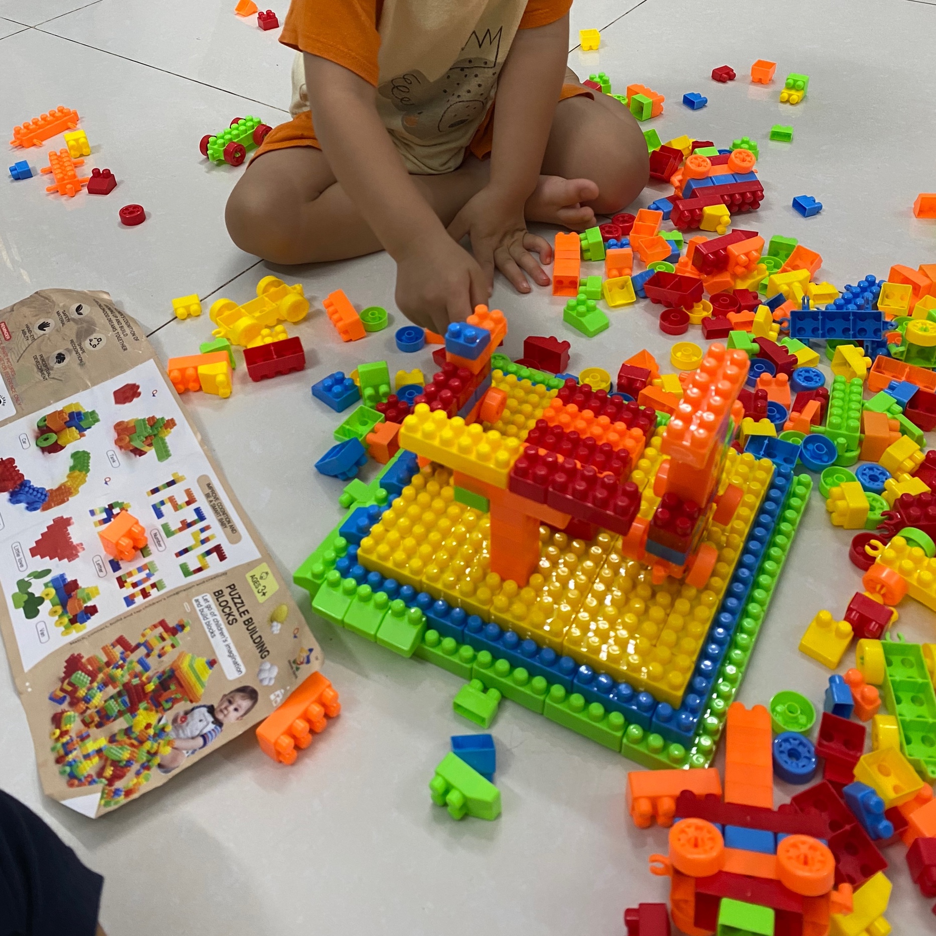 Đồ chơi Lắp Ráp sáng tạo LOẠI TO 136 chi tiết cho bé 3 tuổi phát triển tư duy kèm sách hướng dẫn