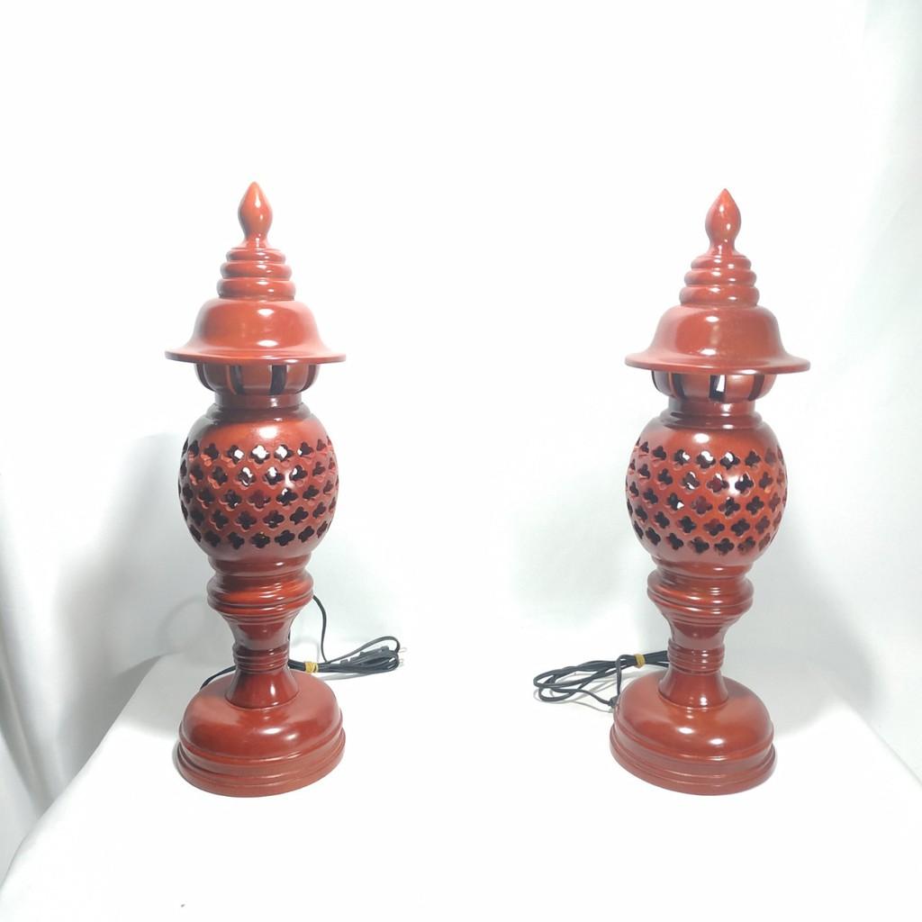 BỘ ĐÔI ĐÈN THỜ GỖ HƯƠNG ĐỎ PHONG THỦY- KÈM BÓNG THỜ ẢNH THẬT