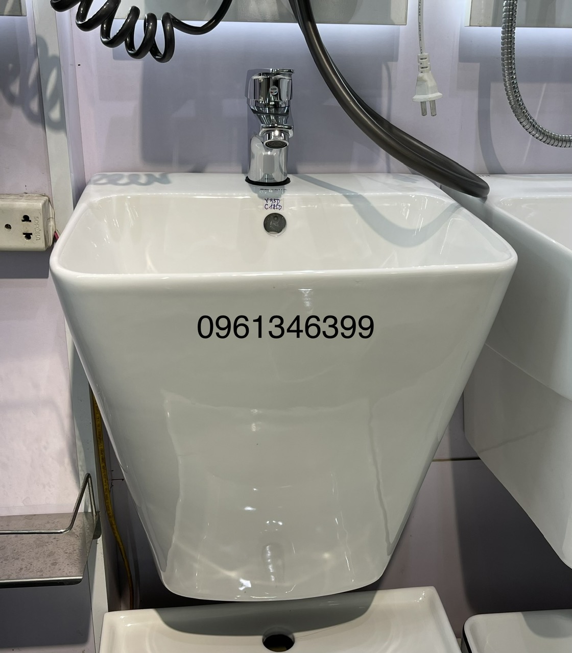 Chậu lavabo, chậu rửa mặt liền chân dài, treo tường. hàng đẹp