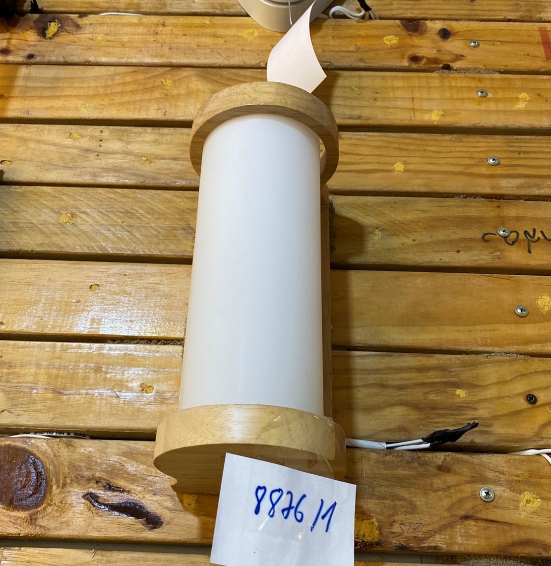 Đèn tường thân gỗ cao cấp 8876