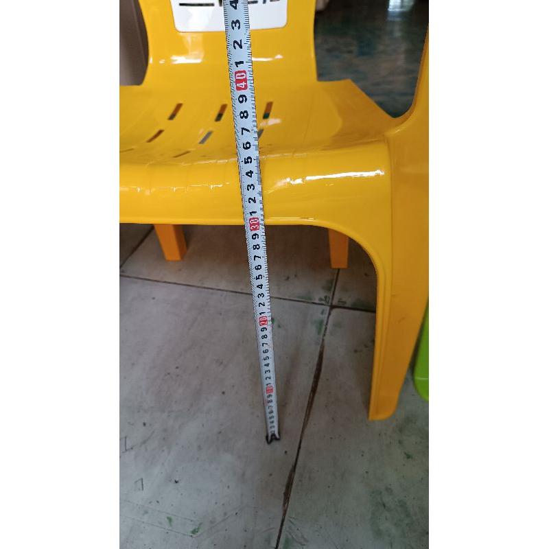Ghế bành win màu vàng và lá